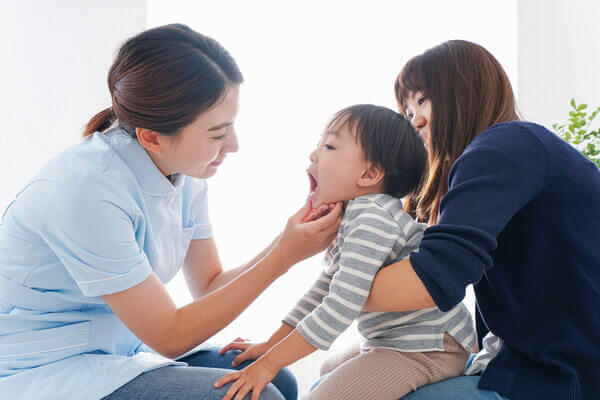 子ども検診中